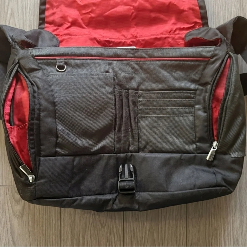 Tumi T-Tech Laptop Messenger Bag Black Ballistic Nylon Commuter Work Bag